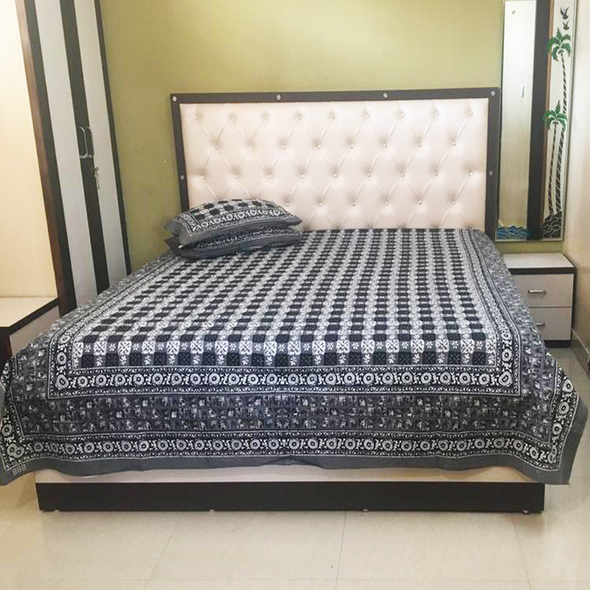 Latest Black Handblock Printed Bed Cover with Pillows